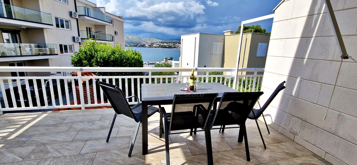 Apartmajska hiša v Okrugu Gornjem/Čiovo, drugi niz od morja - 5 apartmajev